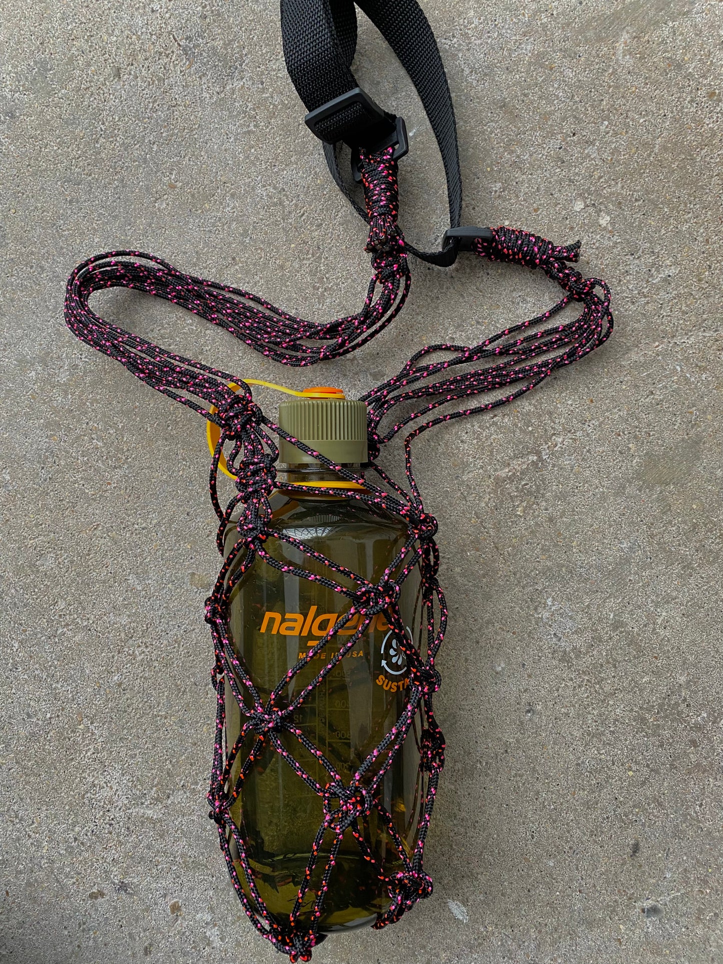 bottle holder//pink spec/black