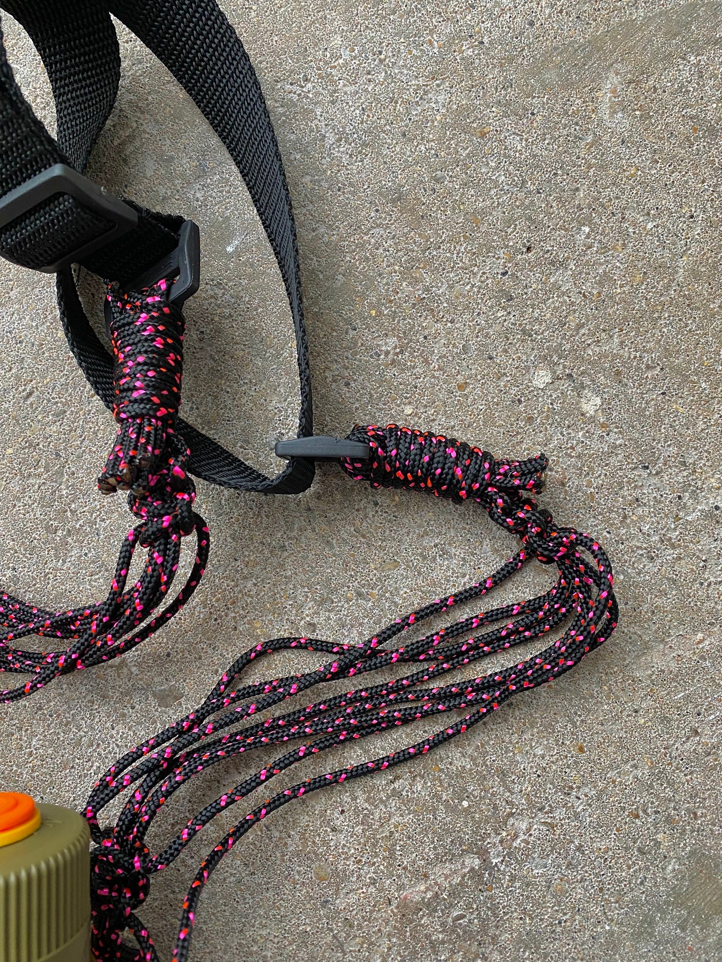 bottle holder//pink spec/black